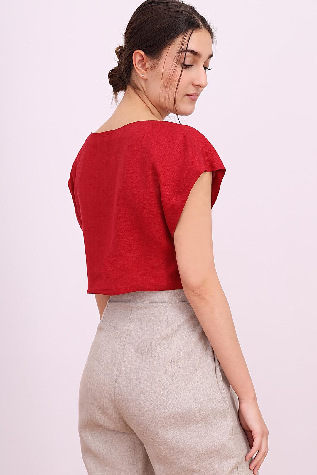 Krátké lněné tričko zeštíhlující
